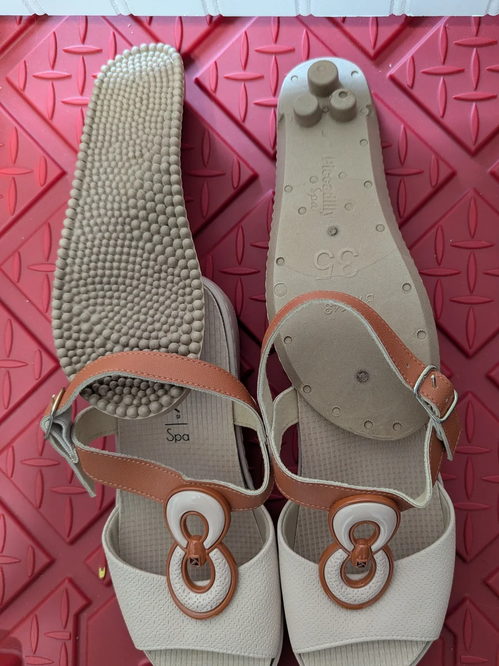 Women's White & Tan Bead-Textured Comfort Sandals with Buckle Accent